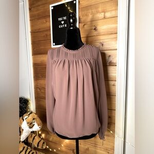 Aritzia Wilfred size XS fits like S blouse with button detail